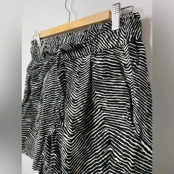 💚 Joe Fresh - Black and white print shorts size XS - Picture 3 of 8